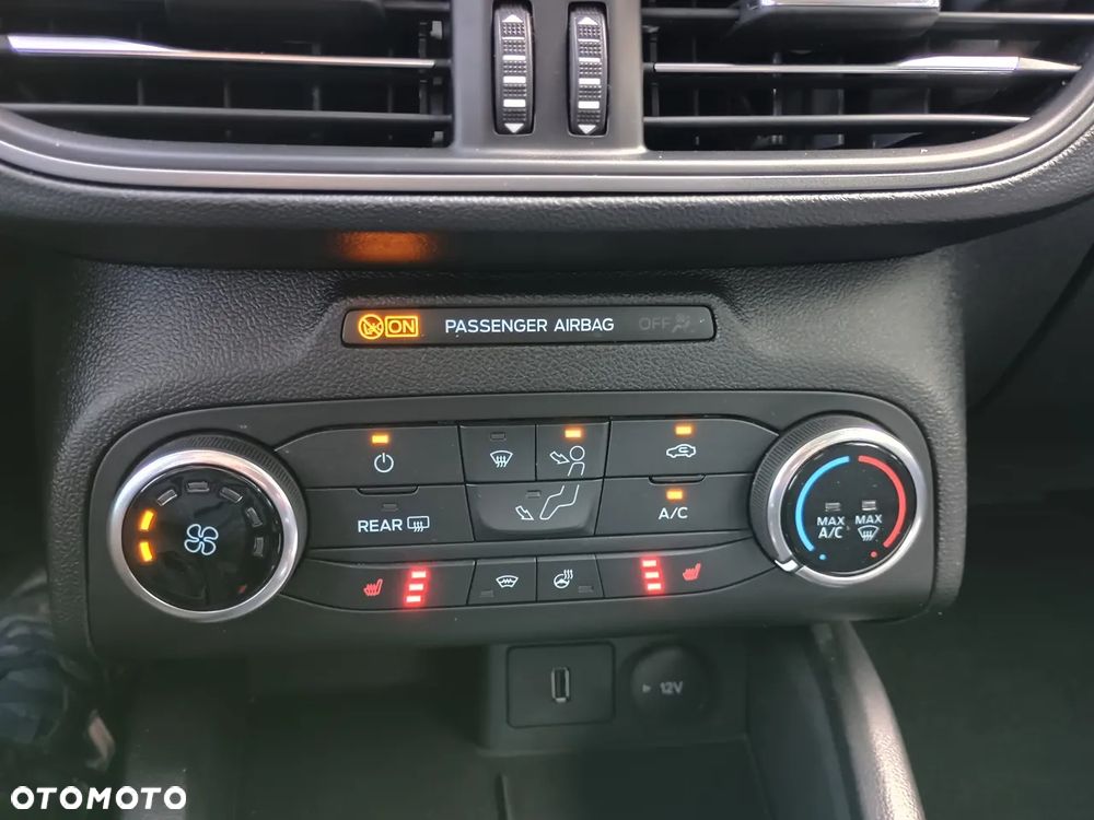 Ford Focus 1.0 EcoBoost Hybrid ACTIVE DESIGN - 16