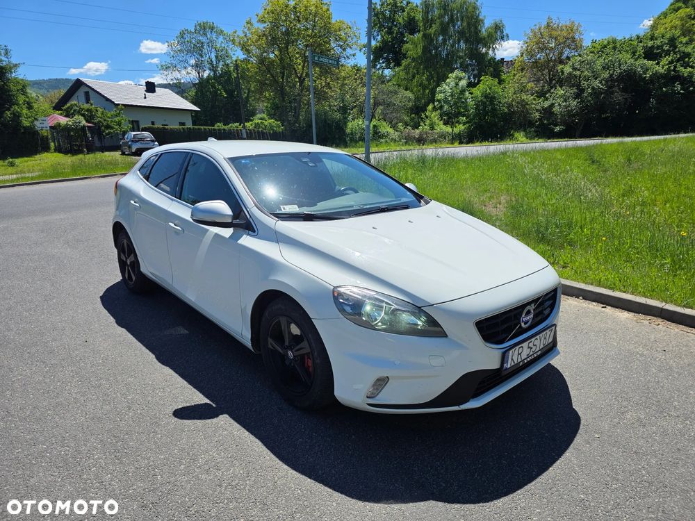 Volvo V40 D4 Drive-E R-Design Momentum - 1