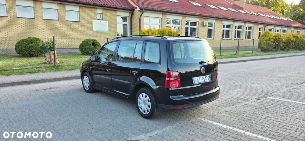 Volkswagen Touran - 4