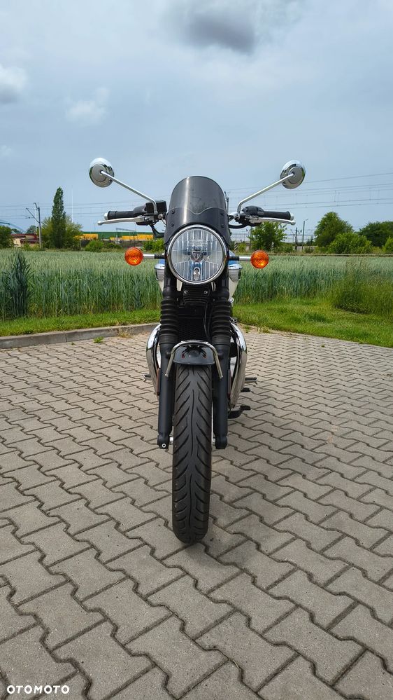 Triumph Bonneville - 12