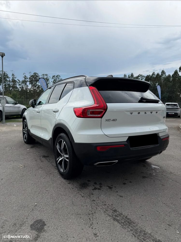 Volvo XC 40 2.0 D3 R-Design - 2