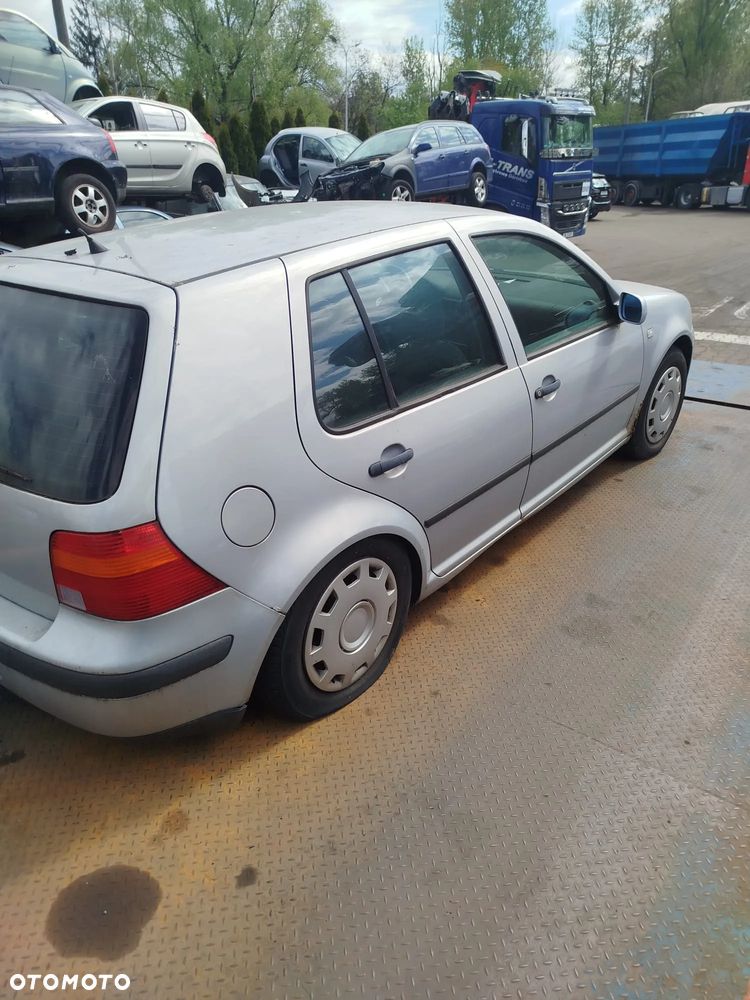 Volkswagen Golf 4  na części - 8