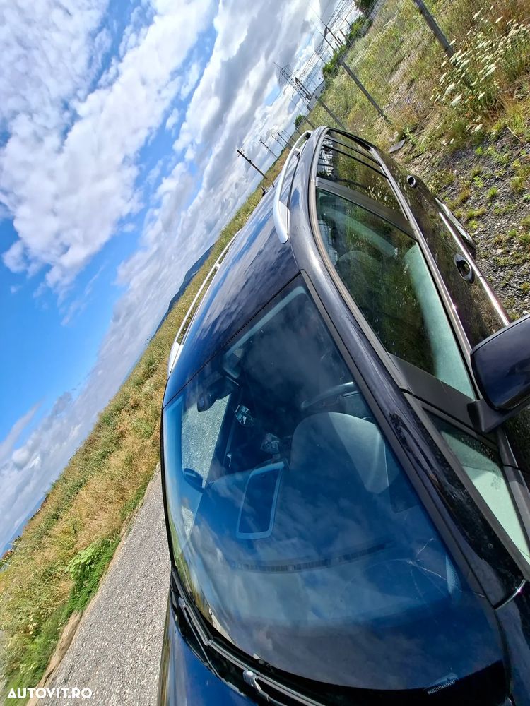 Volkswagen Touran 2.0 TDI DPF DSG Highline - 6