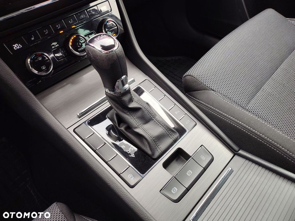 Skoda Superb 2.0 TDI SCR Style DSG - 19