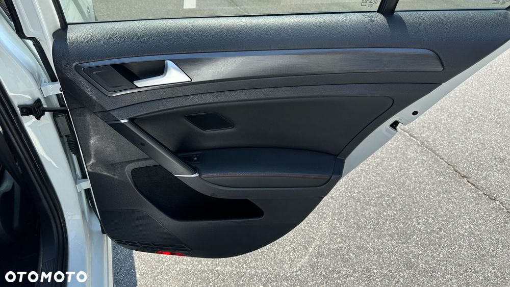 Volkswagen Golf - 26