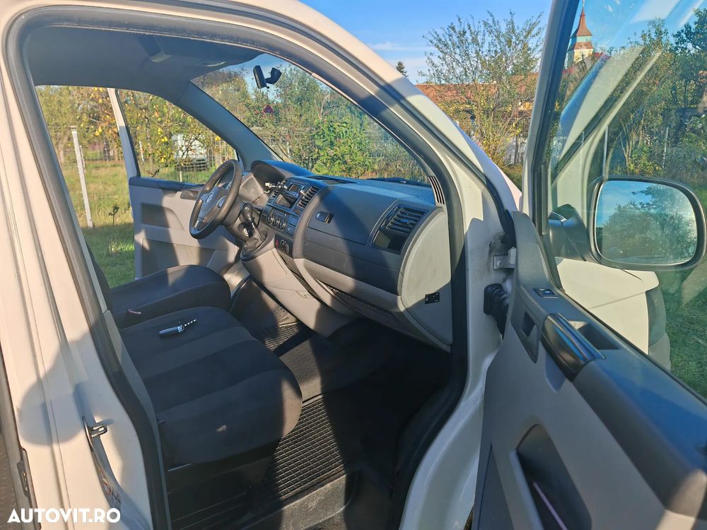 Volkswagen Caravelle - 9
