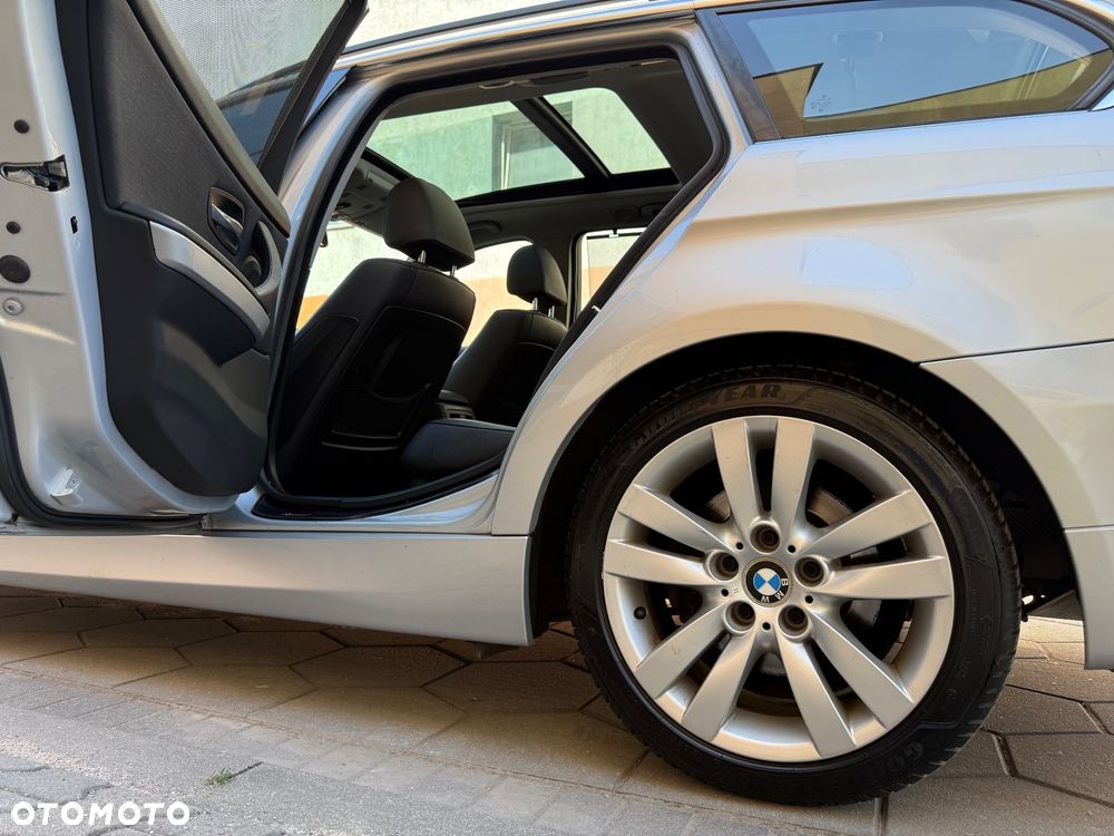 BMW Seria 3 325i - 24