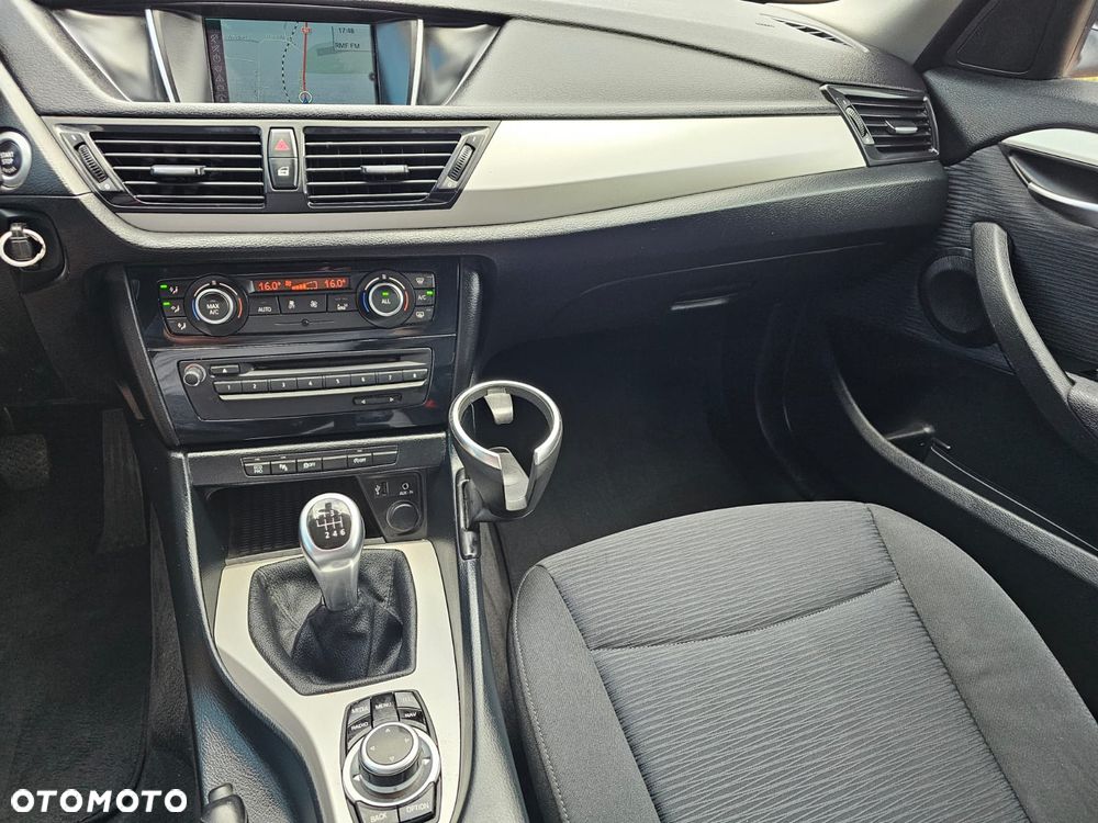 BMW X1 sDrive18d xLine - 27