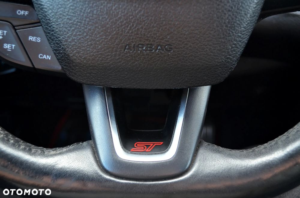 Ford Focus 2.0 EcoBoost ST - 18