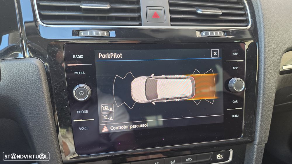 VW Golf Variant 1.6 TDi Highline DSG - 36