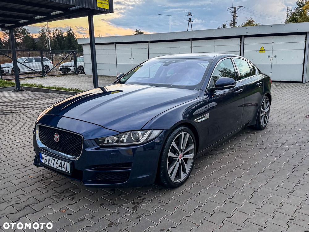 Jaguar XE 2.0 D Portfolio - 13