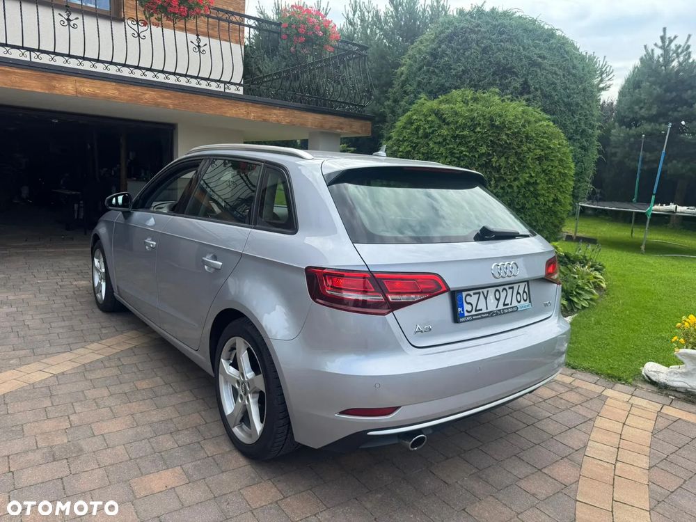 Audi A3 Sportback 1.6 TDI design - 11
