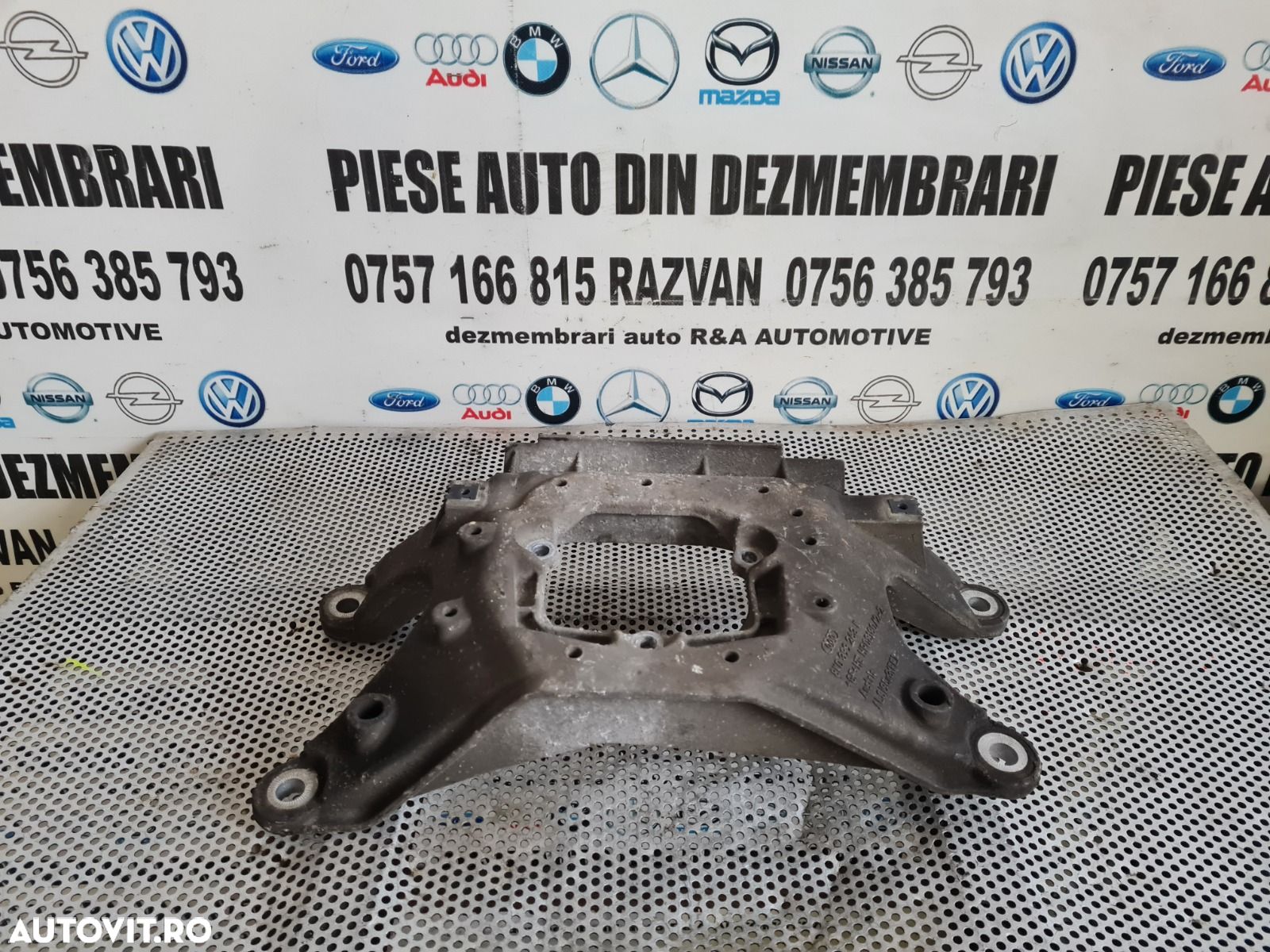 Suport Cutie Viteze Automata Audi A5 An 2009-2010-2011-2012 2.7 Tdi Euro 5 Cutie MMW Motor CGK Dezmembrez Audi A5 8T 2.7 Tdi Euro 5 Motor CGKA Cutie Automata MMW Bixenon Volan Stanga - Dezmembrari Arad - 1