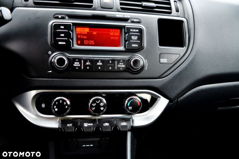 Kia Rio 1.2 Attract - 10