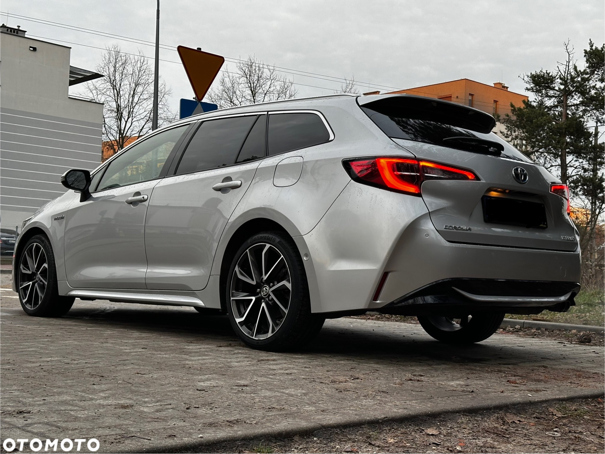 Toyota Corolla 2.0 Hybrid Executive - 11