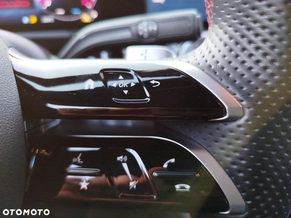 Mercedes-Benz GLA - 25