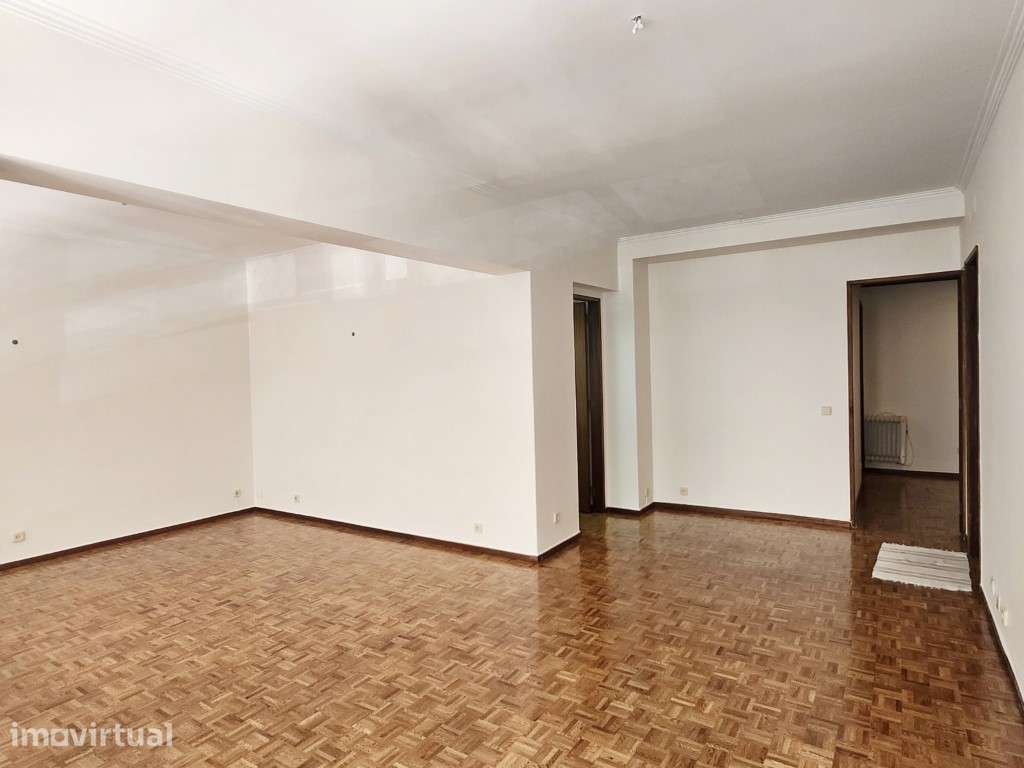 Portela - T3 +1 - Parqueamento - Grande imagem: 5/20