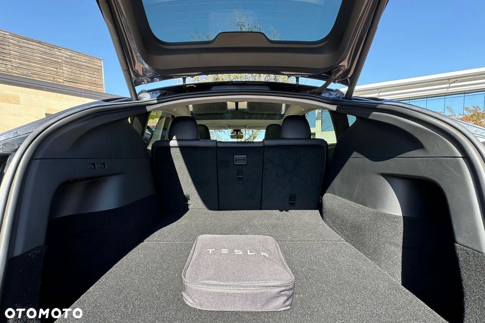 Tesla Model Y Long Range Dual Motor AWD - 17