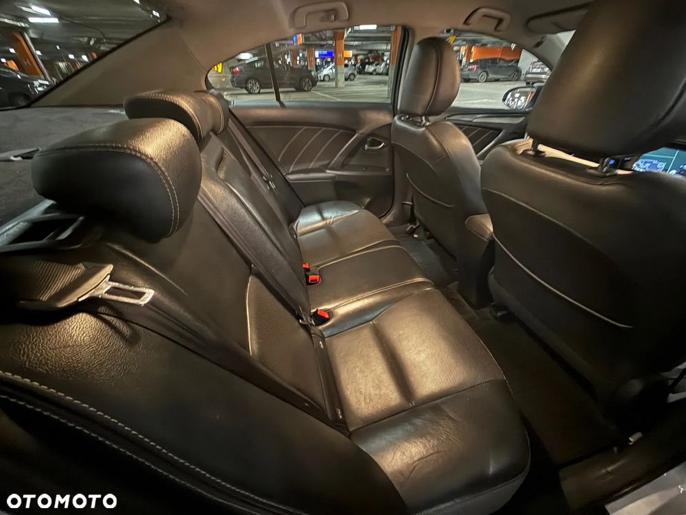 Toyota Avensis 2.0 Premium MS - 12