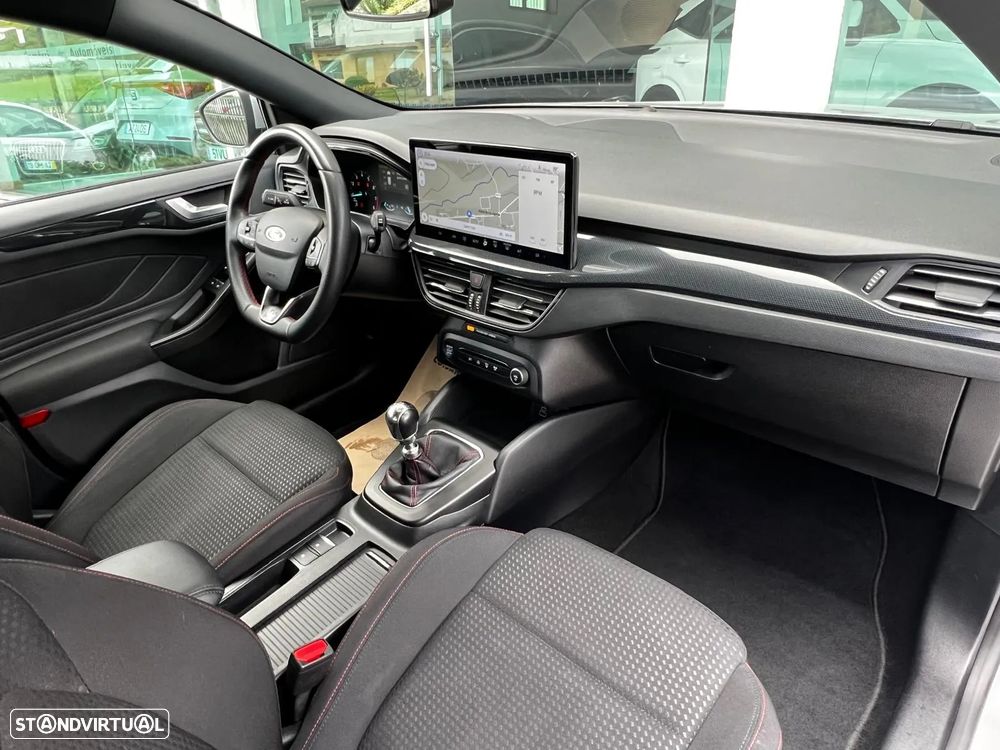 Ford Focus 1.0 EcoBoost MHEV ST-Line - 31