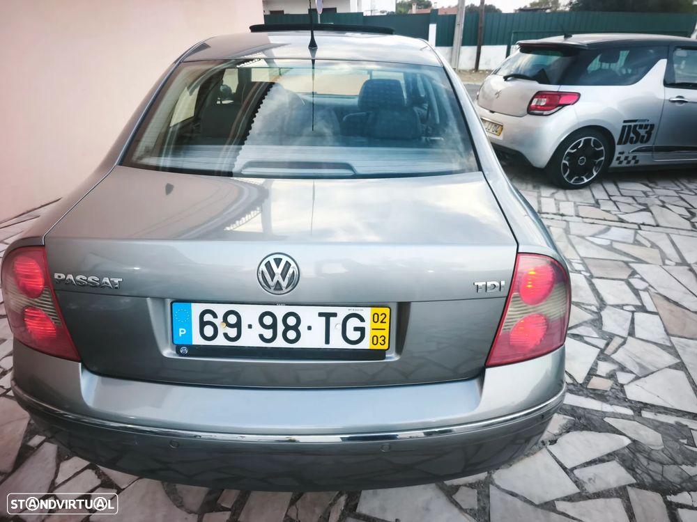 VW Passat 1.9 TDi Highline - 36