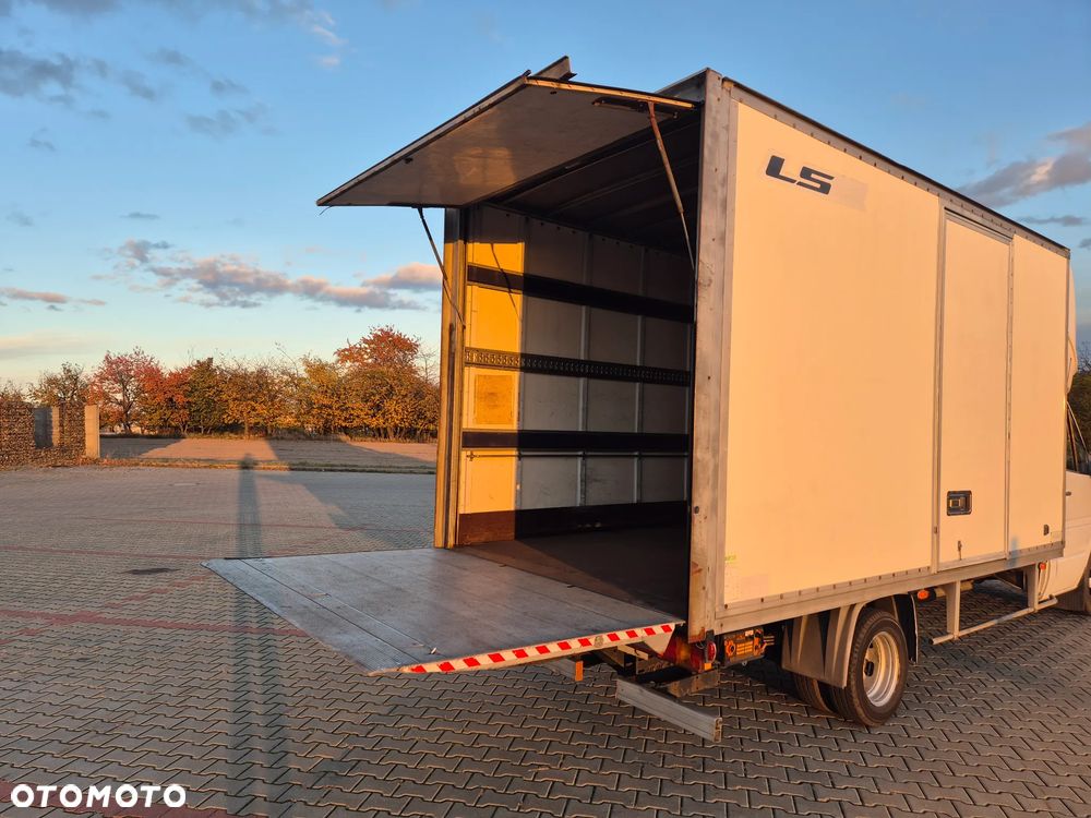 Mercedes-Benz Sprinter - 22