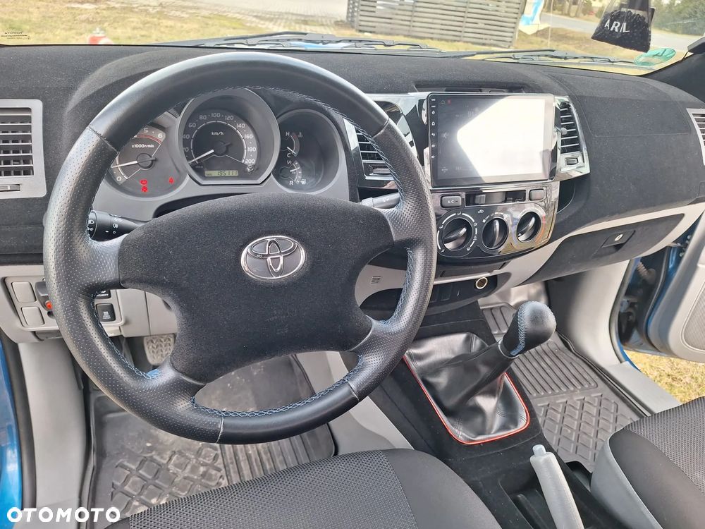 Toyota Hilux 2.5 D-4D DLX - 20