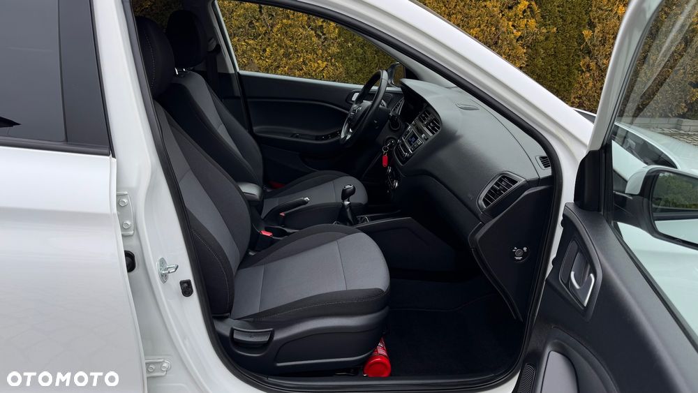 Hyundai i20 blue 1.2 Trend - 17