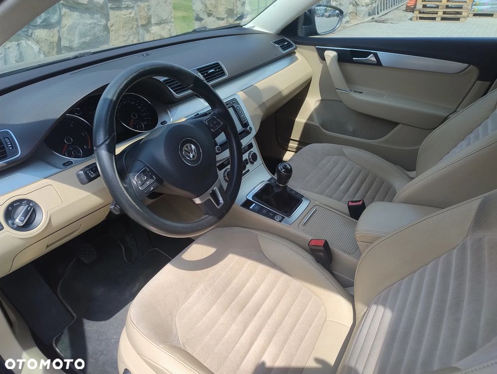 Volkswagen Passat 2.0 TDI Comfortline - 6