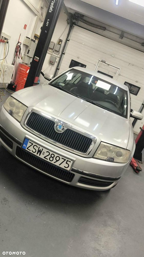 Skoda Superb 1.8 Turbo Comfort - 17