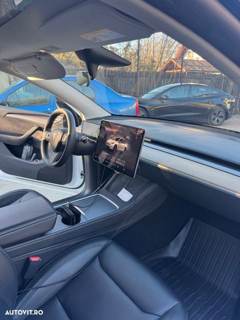 Tesla Model Y Performance - 6