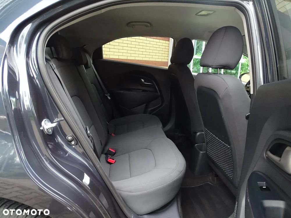 Kia Rio 1.2 Dream Team Edition - 8