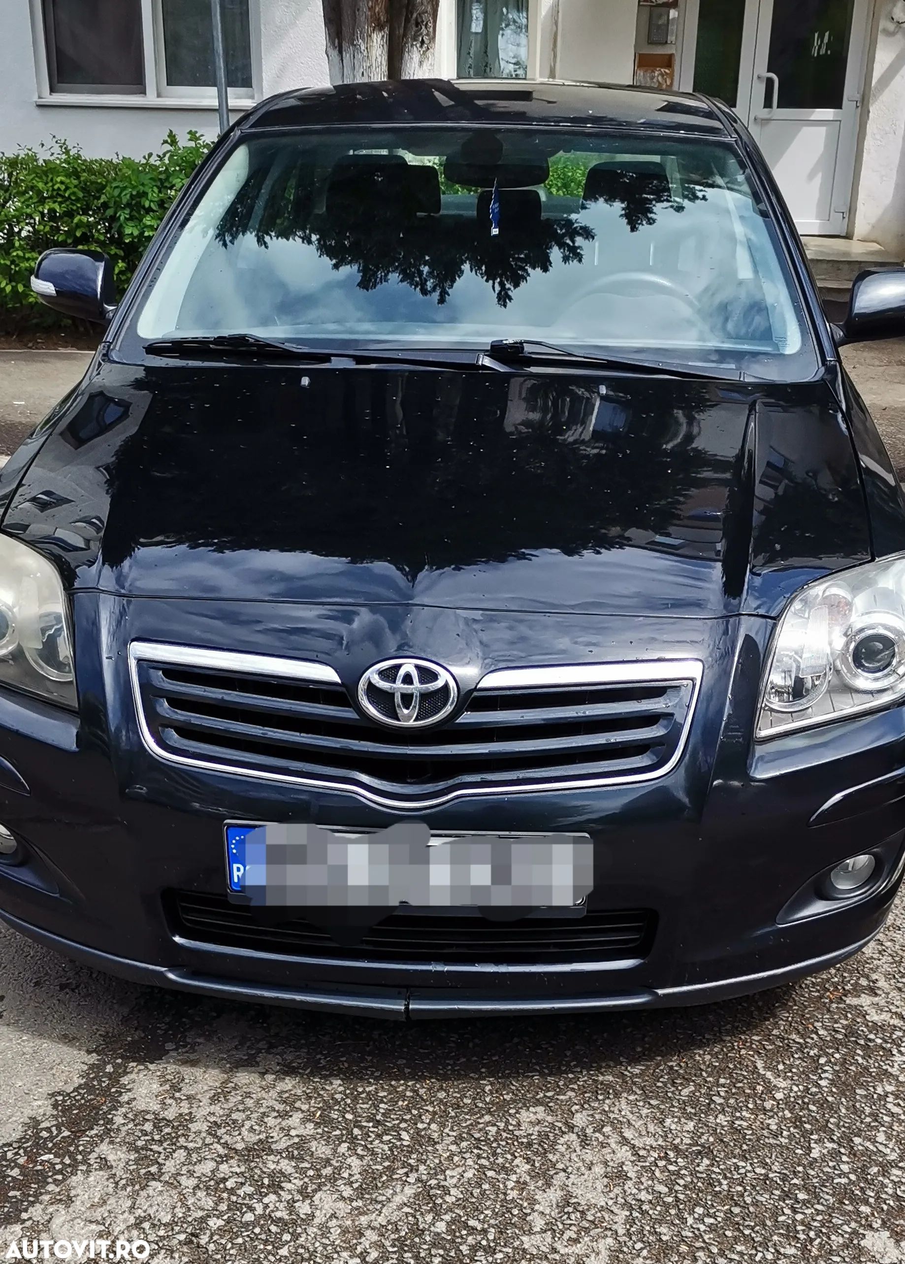 Toyota Avensis - 1