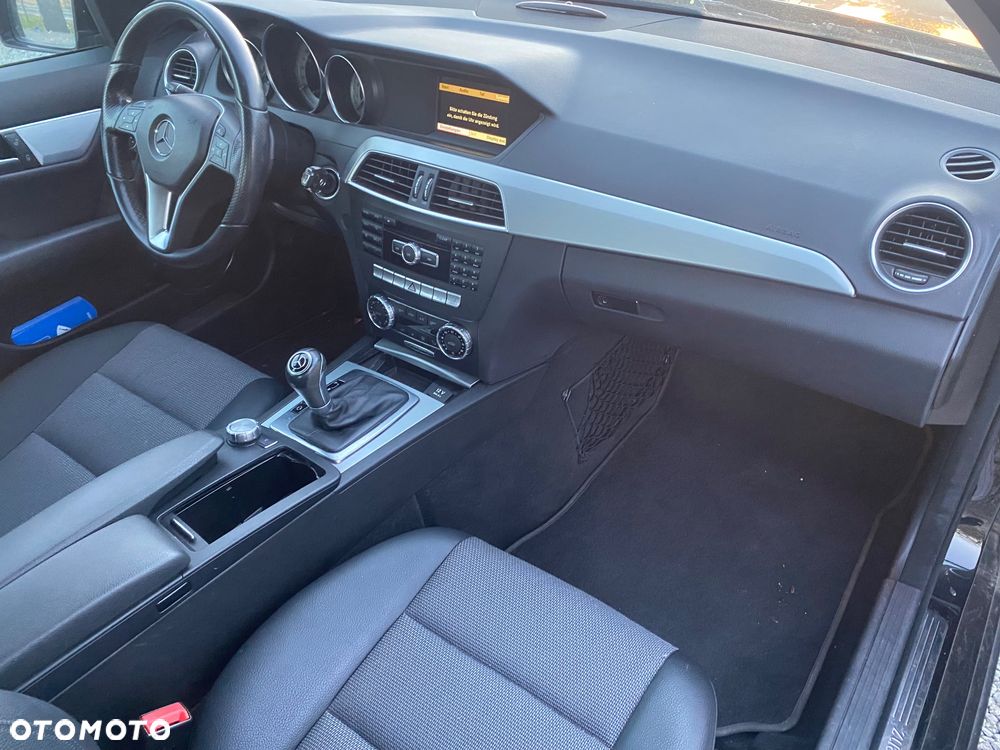 Mercedes-Benz Klasa C 180 CGI Automatik BlueEFFICIENCY Avantgarde - 25