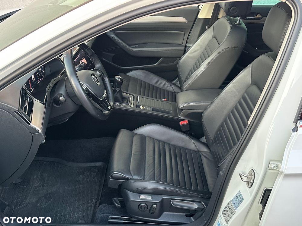 Volkswagen Passat - 14