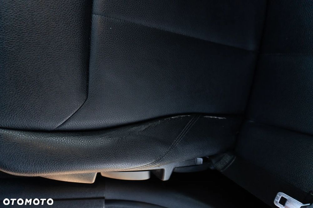 BMW Seria 3 318d Luxury Line - 37