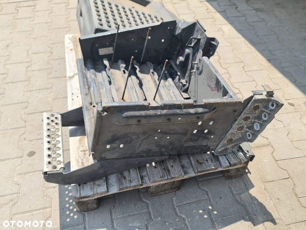 Skrzynka na akumulatory VOLVO FH4 FM4 - 5