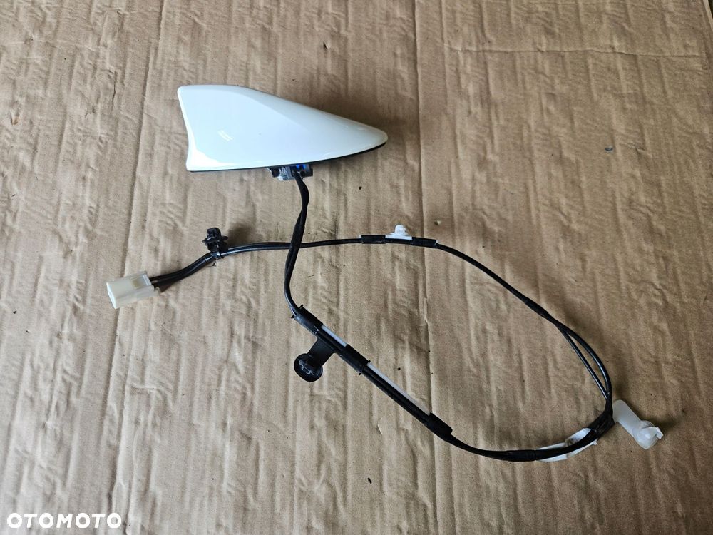 toyota corolla e21 19-25 antena dachowa biała - 1