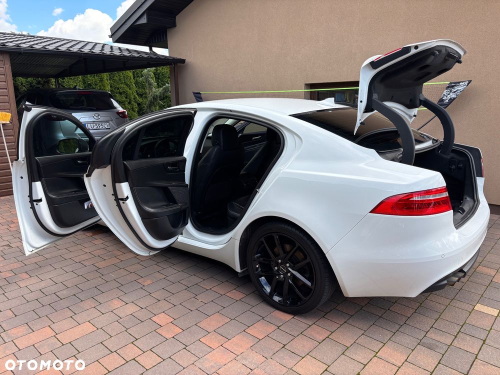 Jaguar XE 2.0 D Prestige - 27