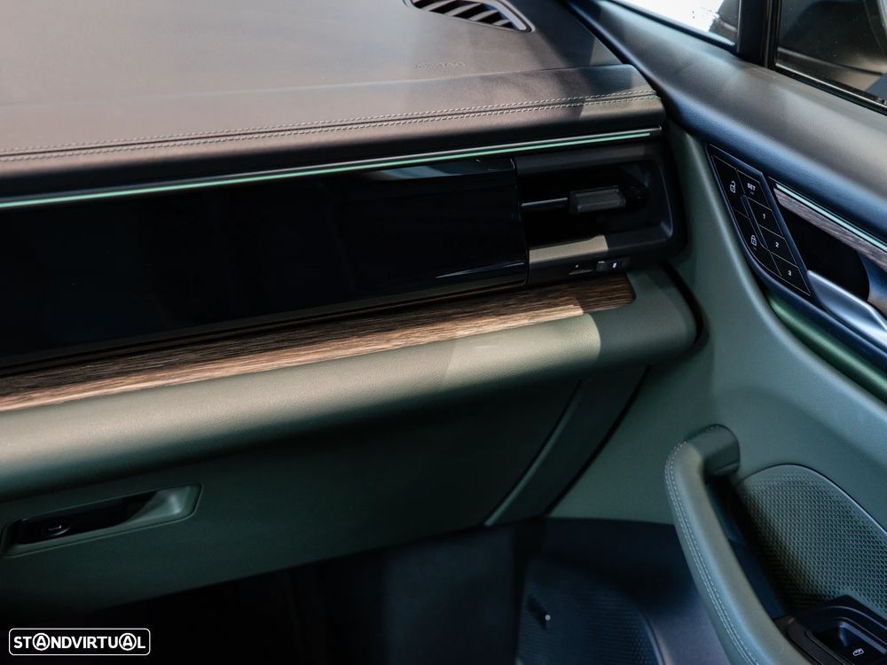 Porsche Macan Electric 4 - 43