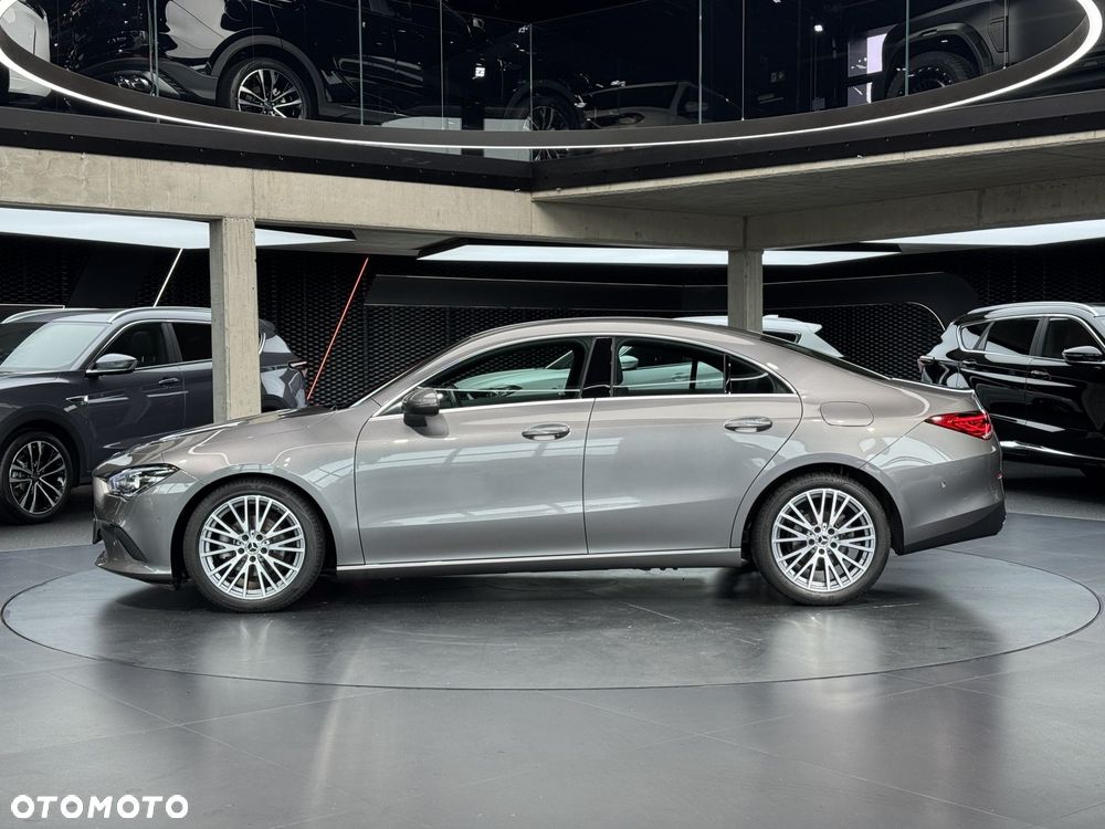 Mercedes-Benz CLA 180 Progressive 7G-DCT - 3