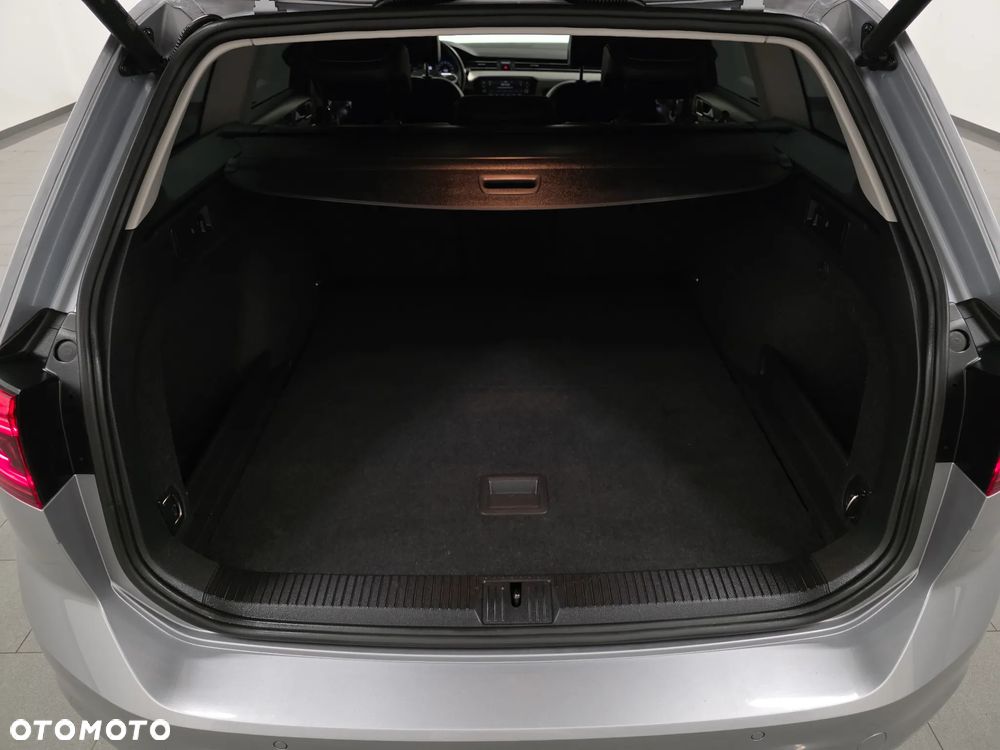 Volkswagen Passat - 39