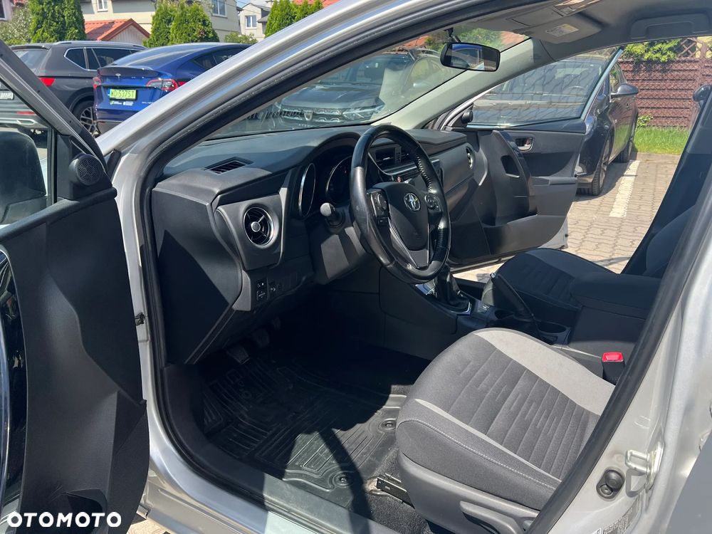Toyota Auris 1.6 Premium - 8