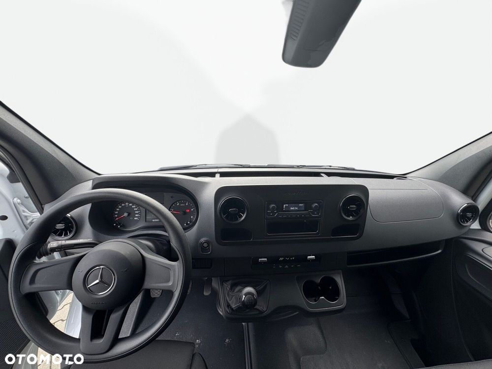 Mercedes-Benz Sprinter - 13