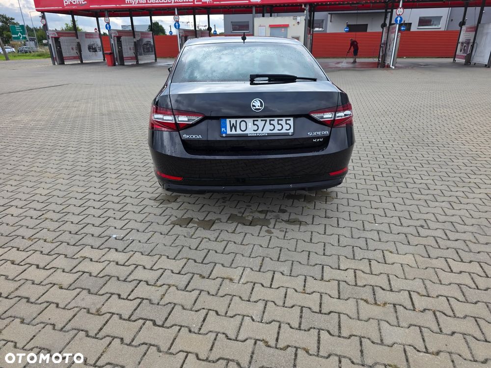 Skoda Superb 2.0 TDI 4x4 L&K DSG - 12