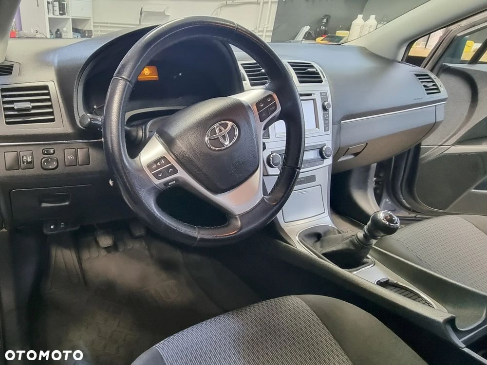 Toyota Avensis 2.0 D-4D Active - 11