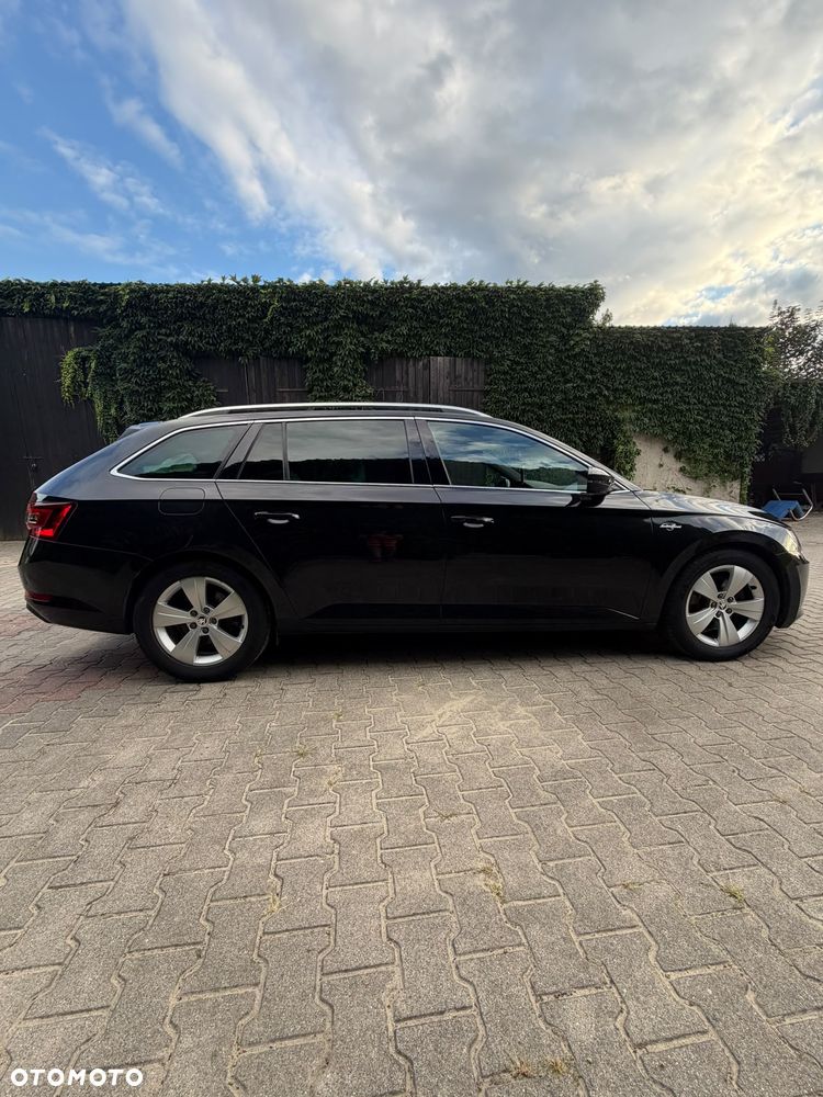 Skoda Superb 2.0 TDI 4x4 L&K DSG - 6
