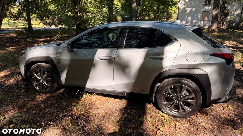 Lexus UX 250h F SPORT - 6
