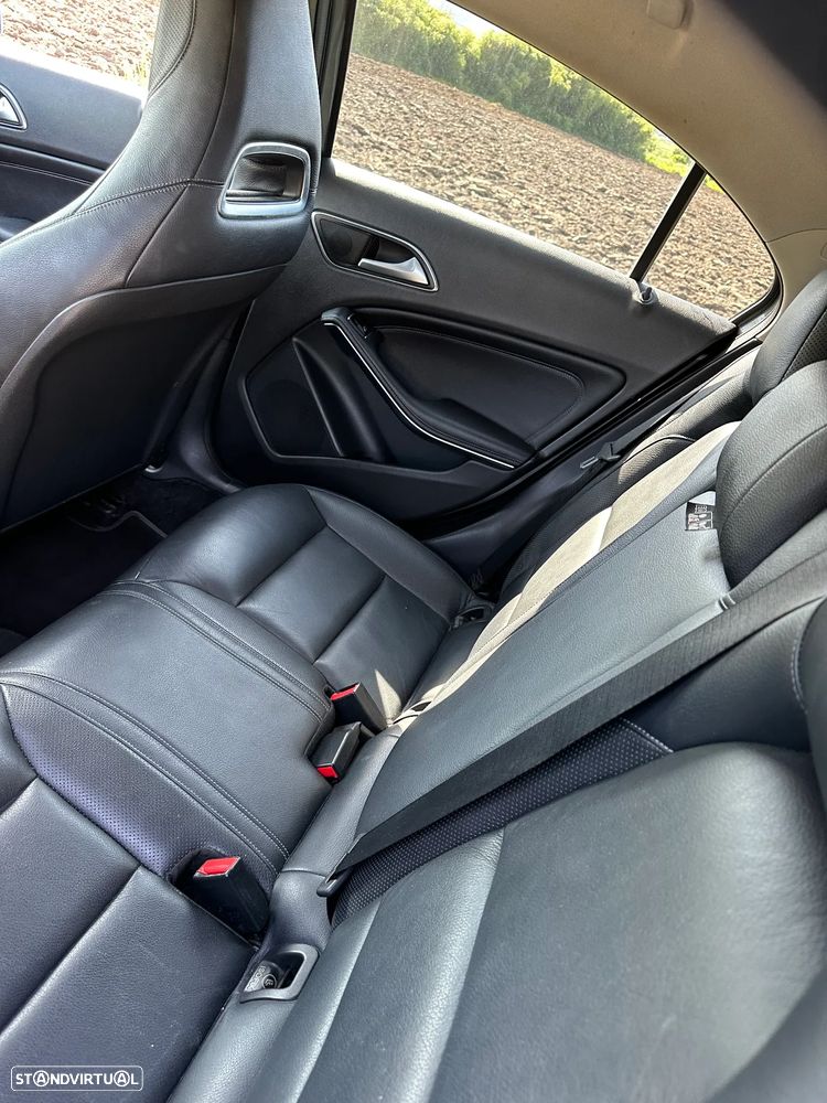 Mercedes-Benz A 200 CDI 4Matic 7G-DCT AMG Line - 14