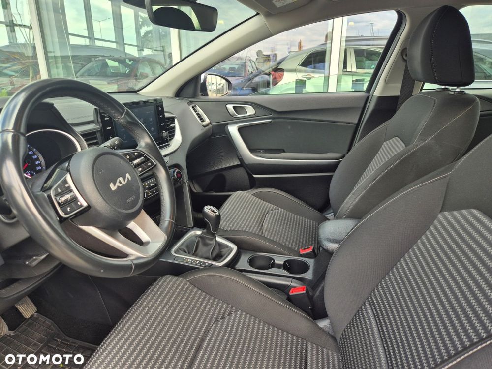 Kia Ceed 1.5 T-GDI M - 11